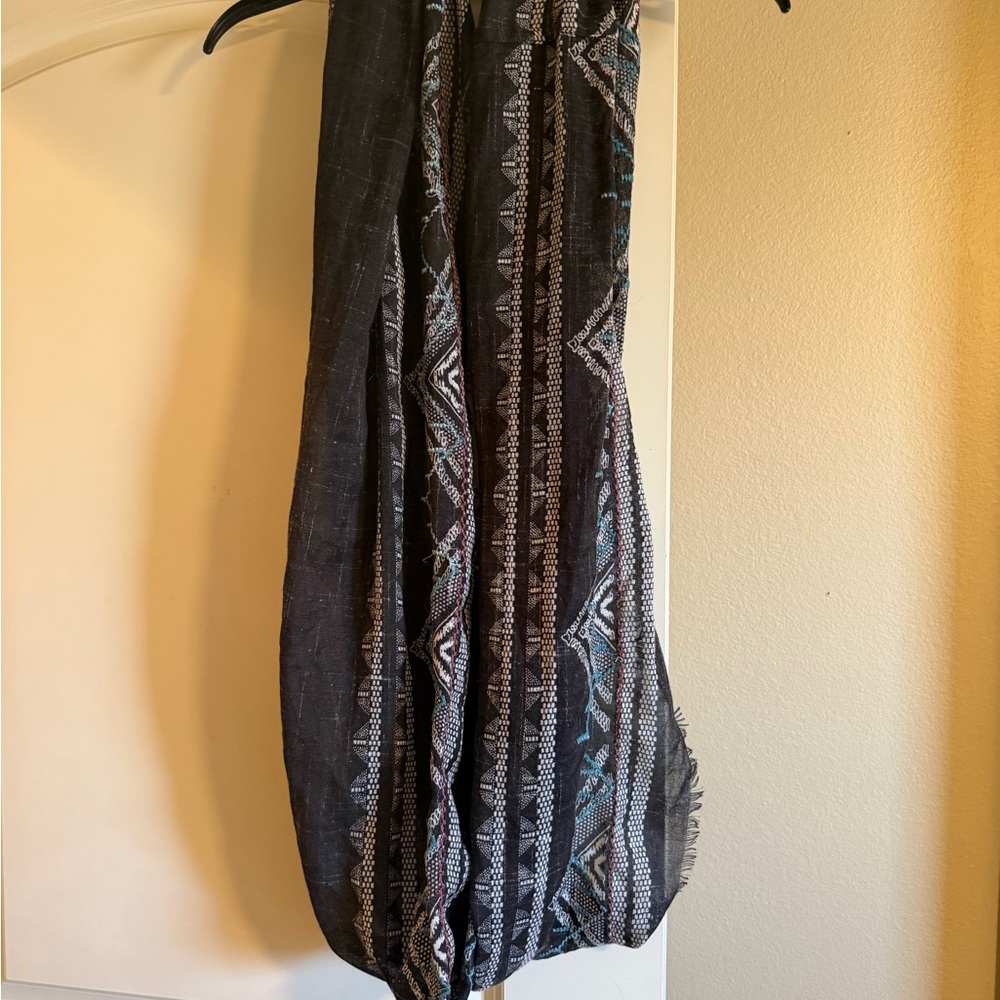 Black and Gray Patterned Scarf
